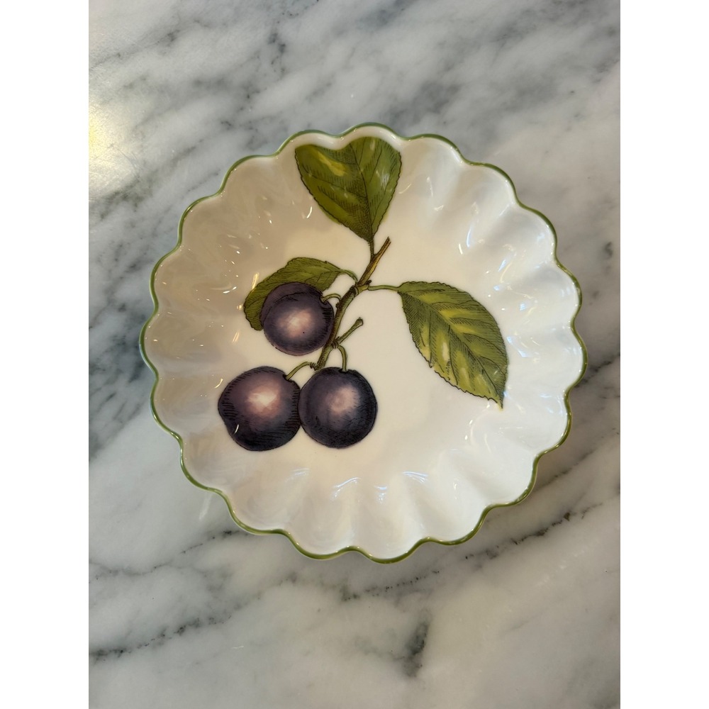 Villeroy & Boch Cascara Plum Scalloped 5.25" Small Bowl Fruit Dessert Dish